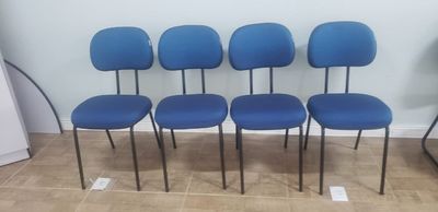 4 Cadeiras Azuis em Excelente Estado