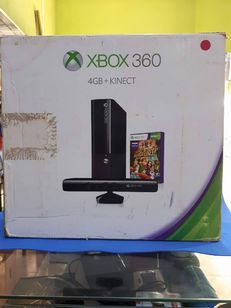 Vender Rápido!!! XBOX 360 Desbloqueado 4gb + 2 Controles + Kinect + Fonte e Todos Os Cabos