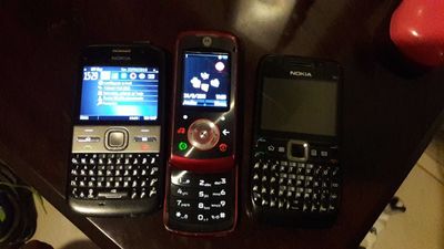 2 Nokia e 1 Motorola