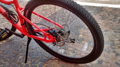 Bicicleta Specialized - Fem. - Aro 27,5 - Modelo Jynx 2017 - Semi Nova