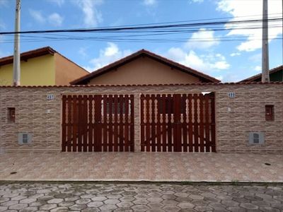 Casa com Churrasqueira Coberta à Vend em Itanhaém