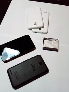 Smartphone Alcatel Pixi4, 3,5' Bateria Carregando 100%