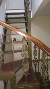 Linda Escada Colonial Antiguidade