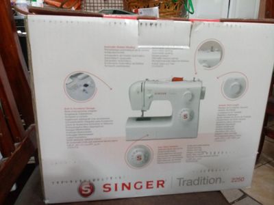 Máquina de Costura Singer Tradition