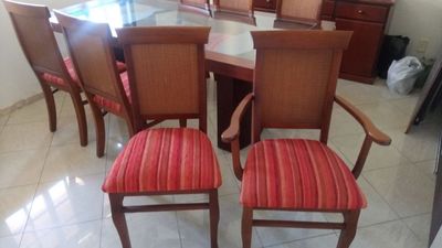 Mesa de Jantar Conjunto com 08 Cadeiras