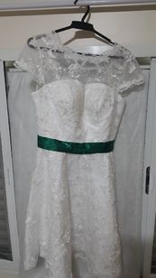 Charmoso Vestido de Noiva Curto em Renda