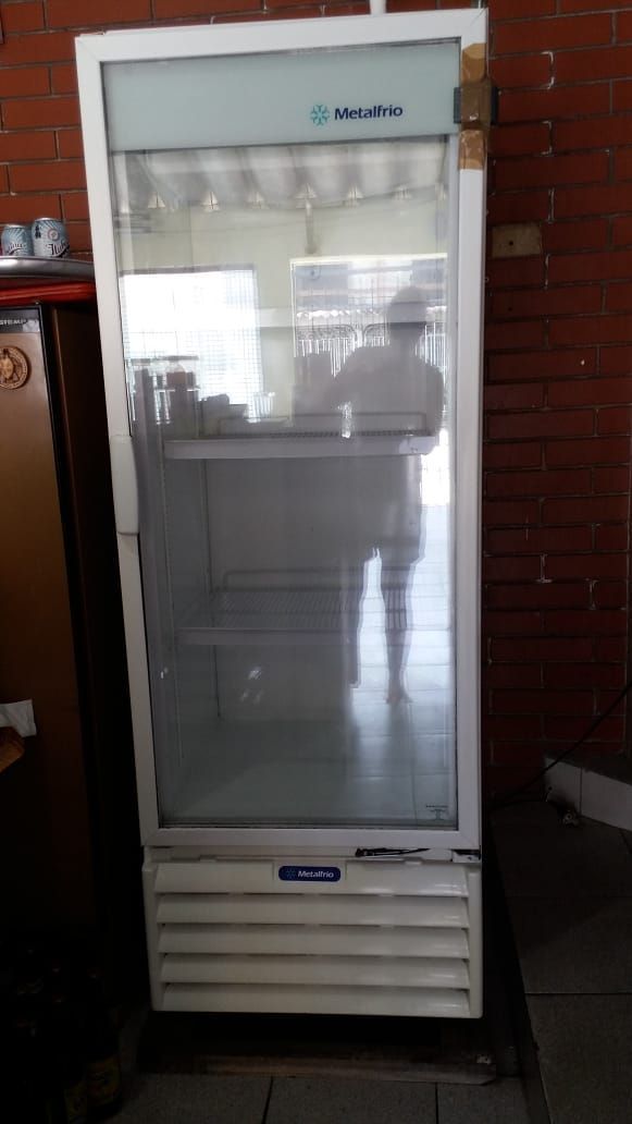 Freezer Vertical com Porta de Vidro 350 Litros - Desapega