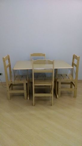 Mesa com 4 Cadeiras/ Rack