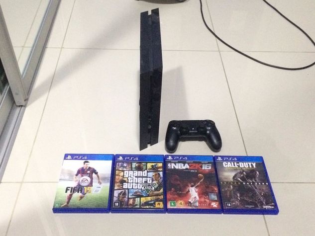 PS4 Pouco Uso 4 Jogos e 1 Controle