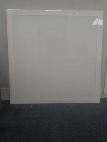 Mesa Quadrada Branca com Vidro