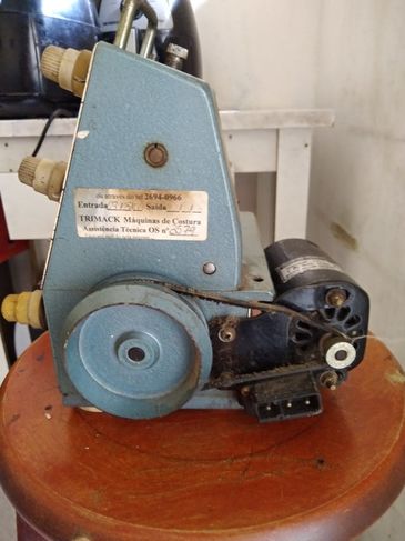 Máquina de Costura Antiga