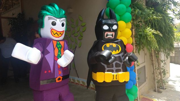 Coringa e Batman Lego Cover Personagens Vivos para Festas Infantil