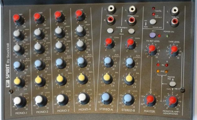 Mesa Mixer Spirit By Soundcraft Amplificada Powerpad Folio, 12 Canais