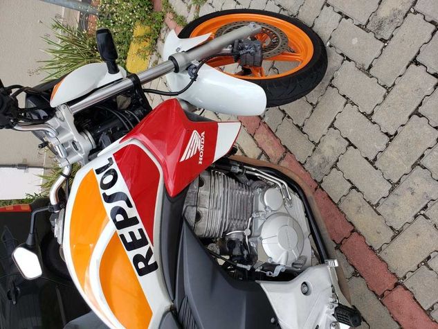Moto Honda CB 300 Repsol 2014