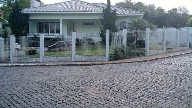 Casa com 3 Dorms em Taquara - Sagrada Família por 1.3 Milhões para Comprar