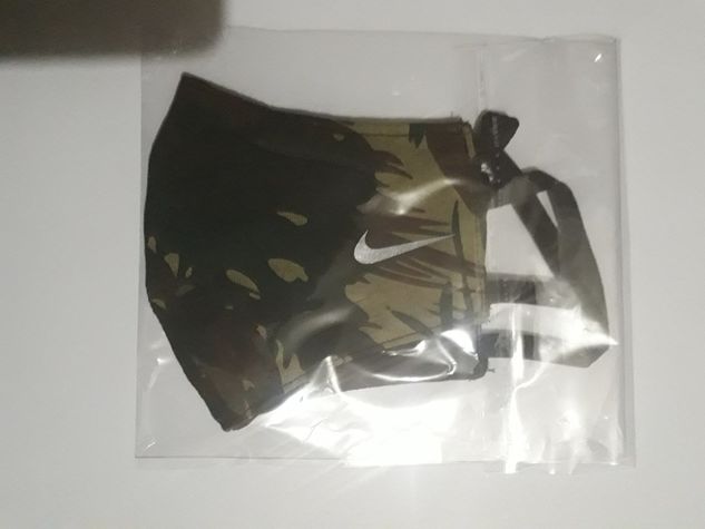 Máscara da Nike Três Camadas
