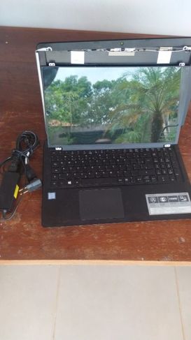 Notebook Acer com Tela Danificada