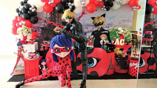 Ladybug e Cat Noir Personagens Vivos Cover