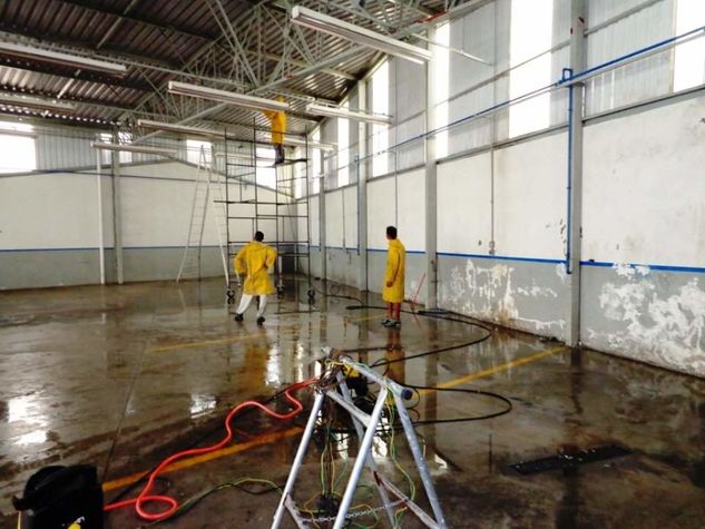 Limpeza e Lavagens de Calhas e Telhados Industriais