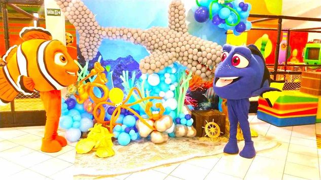 Nemo e Dory Cover Personagens Vivos Fundo Mar