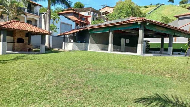 Linda Casa com 4 Quartos, Piscina e Energia Solar