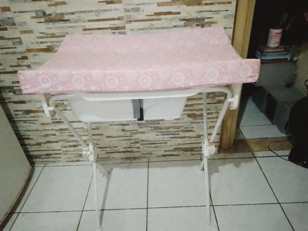 Vendo Bebê Conforto Mais Banheira com Trocador por 175,00 Reais