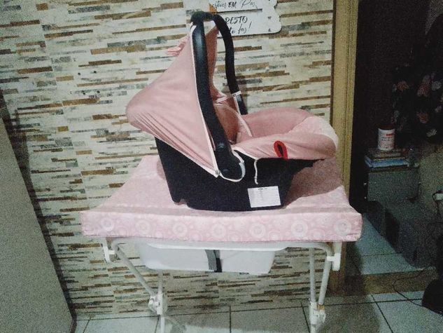 Vendo Bebê Conforto Mais Banheira com Trocador por 175,00 Reais