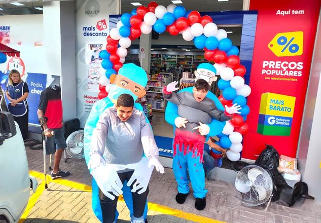 Animação Porta Loja Médicos Personagens Vivos Cover