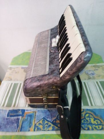 Acordeon de 80 Baixos Mondiale