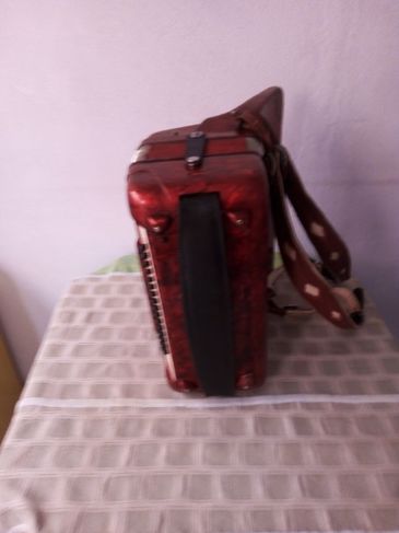 Acordeon Scandalli de 80 Baixos