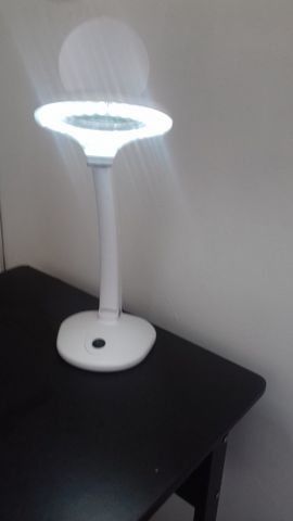 Lupa de Mesa com Iluminação Led