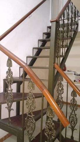 Linda Escada Colonial Antiguidade