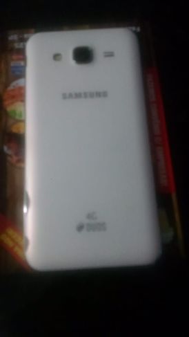 Celular Samsung J5 400.00 Aceito Cartão de Débito ou Crédito
