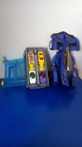 Maleta Lançadora Hot Wheels com 4 Carrinhos e 1 Carrinho Simples Azul