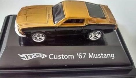 Mustang 1967 Hot Wheels Miniatura Metal c/ Box e Suporte Mbq