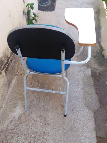 Vende-se Cadeira Escolar