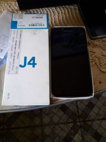 Celular J4