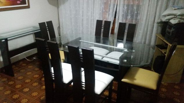 Mesa com 6 Cadeiras Tampao em Vidro + Aparador