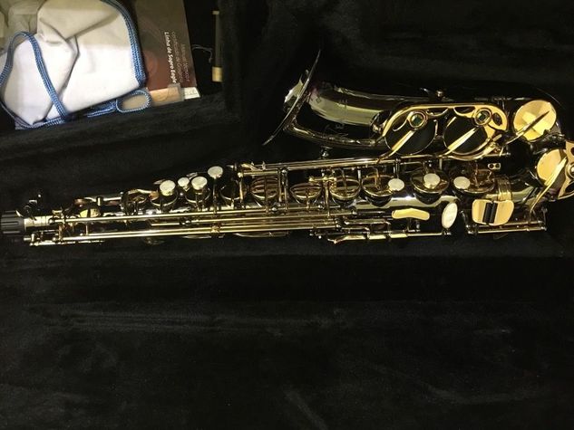 Saxofone Pouquíssimo Usado
