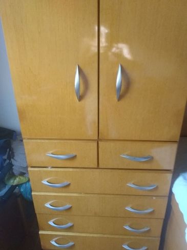 Vende Guarda Roupa de Solteiro