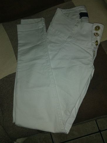 Calça Branca e Calça Jeans