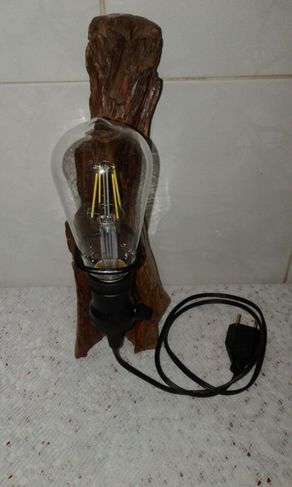 Luminária de Mesa em Madeira Rustica