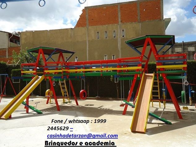 Playground Infantil Casinha de Madeira