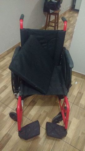 Cadeira de Rodas Semi-nova