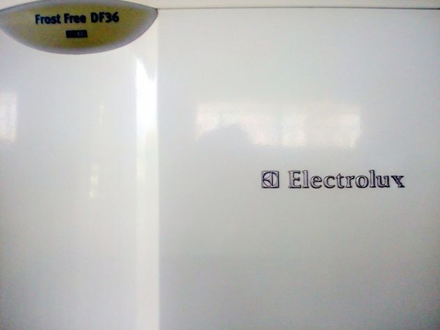 Geladeira Refrigera Frost Free Eletrolux 310 Litros 2 Portas