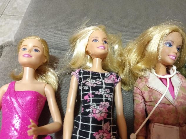 3 Bonecas Barbie ( Leve Mais 1 de Brinde )