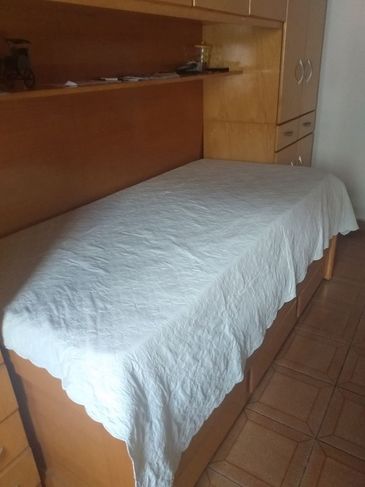 Vende Guarda Roupa de Solteiro