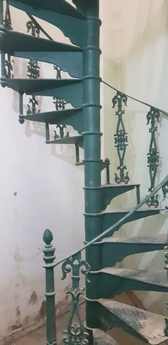 Linda Escada de Ferro Usada em Caracol
