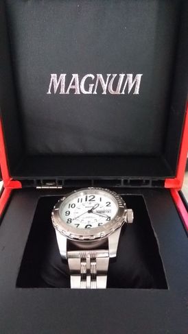 Relógio Magnum