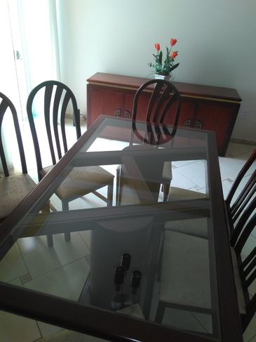 Mesa com 6 Cadeiras e Buffet, Madeira Maciça